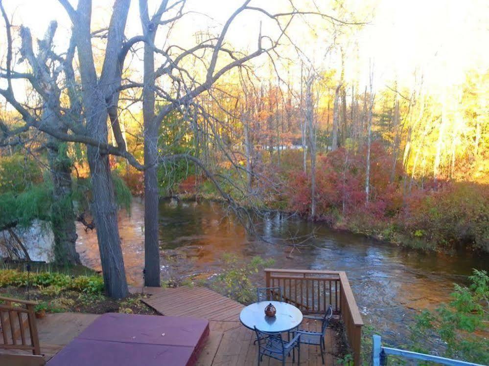 Stone Waters Inn Bellaire Экстерьер фото