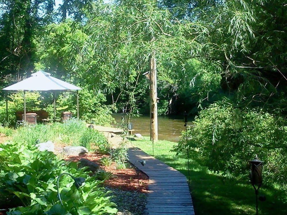 Stone Waters Inn Bellaire Экстерьер фото