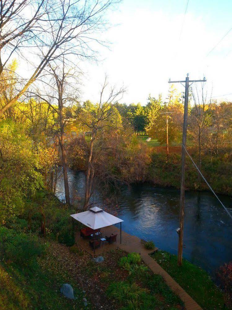 Stone Waters Inn Bellaire Экстерьер фото