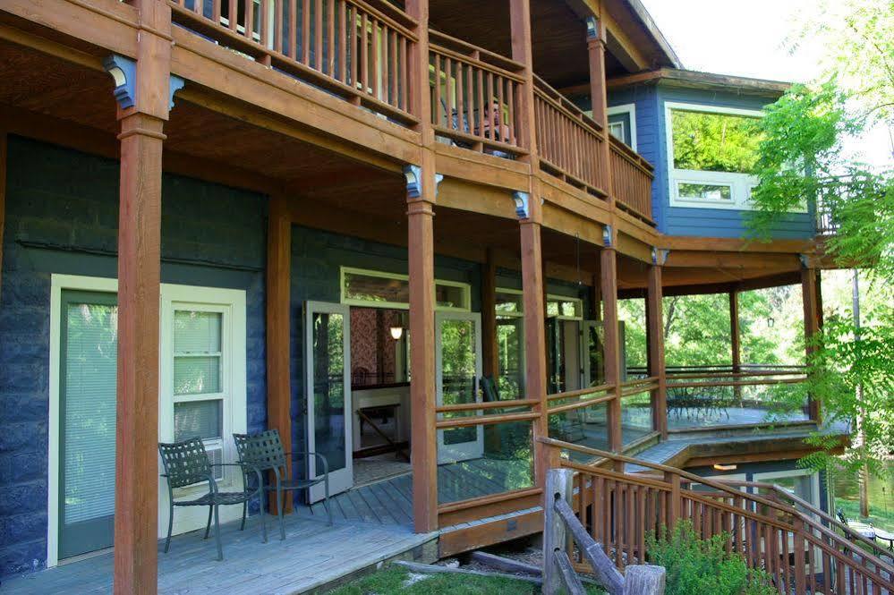 Stone Waters Inn Bellaire Экстерьер фото